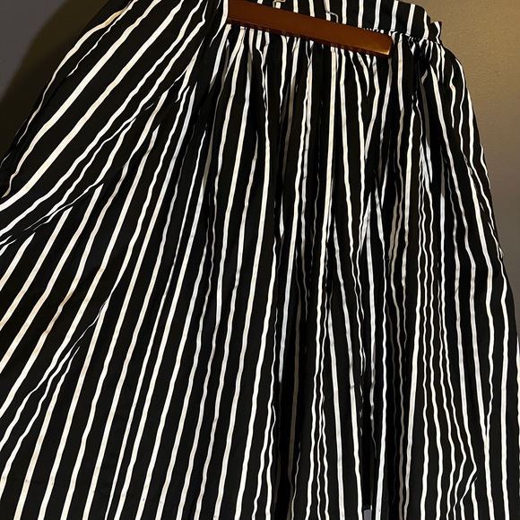 Pinup Girl Clothing Jenny Skirt in Black & White Stripes - Picture 5 of 6
